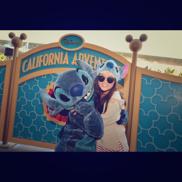 Meet your Posher, Lydia - Picture 1 of 1